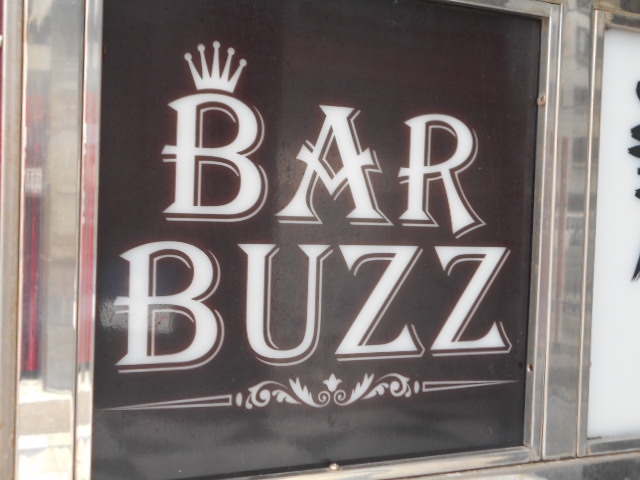 那覇 バー BUZZ