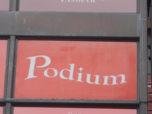 Podium  ポディウム