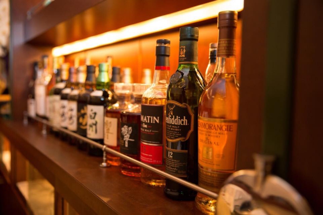 Bar M