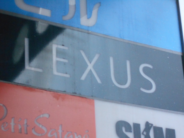 LEXUS