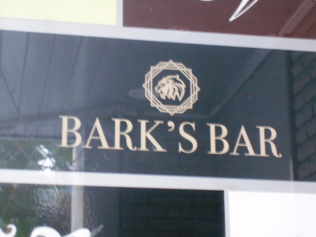 BARK'S BAR バークス・バー