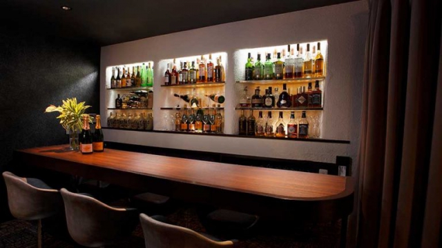 Lounge J