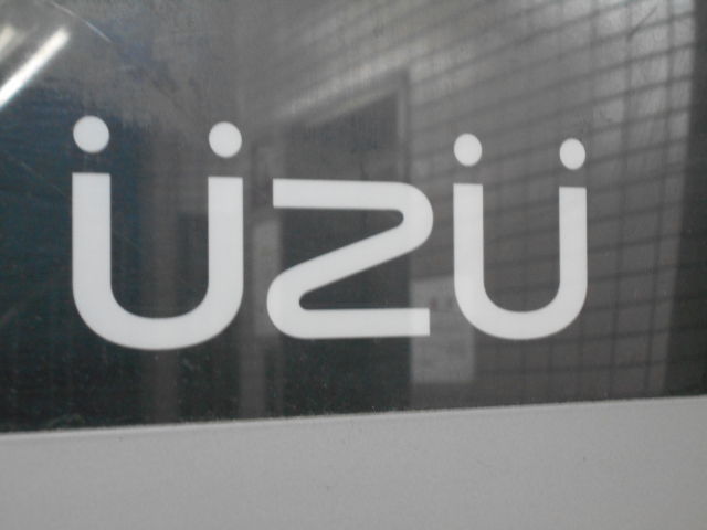 大阪 ÜZÜ ウズ
