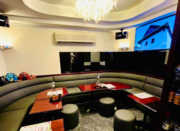 湯島 カラオケバー 来着(クジャク)