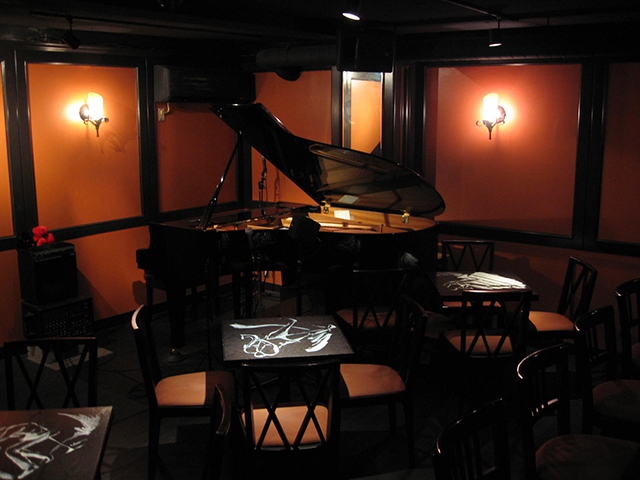 銀座 JAZZ & BAR em's