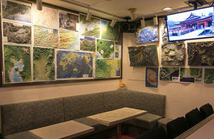 赤坂 地図だらけのカラオケ♪BAR M