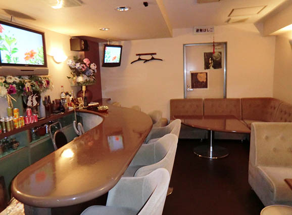 那覇 松山 スナック 飲み歌い処 ひろ